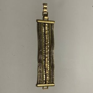 Stella & Dot gold colour bracelet with snap clasp.